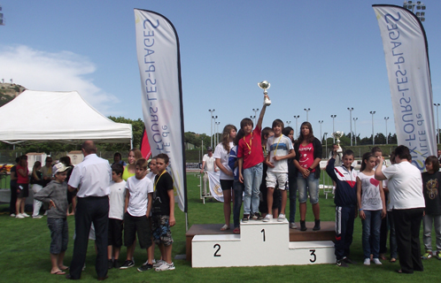 Le collège Font de Fillol sur le podium à la première place en natation.