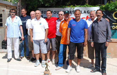 Les finalistes et vainqueurs, avec les fidèles de la Boule Joyeuse des îles.