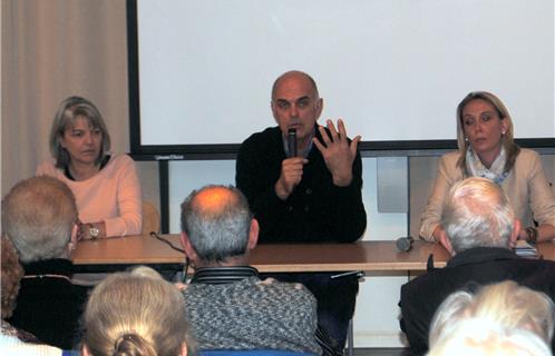 Les candidats Ferdinand Bernhard et Laetitia Quilici (à d.) et Isabelle Decitre (suppléante)