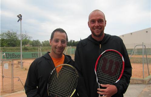 Yoann Béa, professeur de tennis et Guillaume Joseph (à droite), professeur également et gérant du Club de Tennis de la Valériane