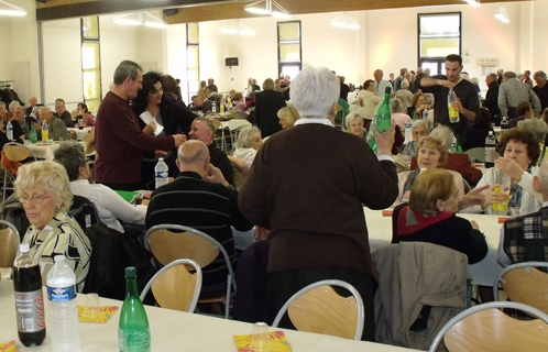 Muriel Canolle en compagnie d'une tablée