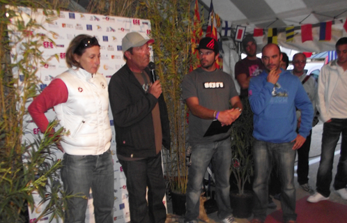 Lancement officiel de la compétition par Fred Bosson du Six-Fours Windsurf Organisation.