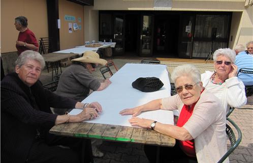 Les 4 super mamies de plus de 90 ans de la Maison de retraite Le Lièvre viennent de marcher plus d'une heure 