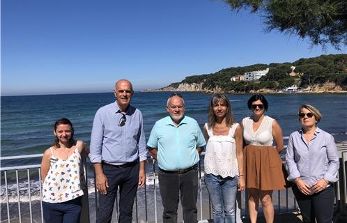 Ferdinand Bernhard entouré de Patricia Aubert, Daniel Alster, Aurélie Riquelme, Vanessa Bouthier 
responsable accessibilité, et Michèle Juignet, directrice urbanisme et projet.