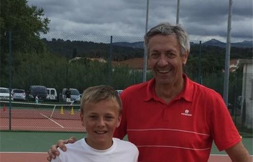 Le vainqueur de la consolante hommes Ugo RODRIGUEZ, 12 ans, et le finaliste Claudio CAMISASSA 