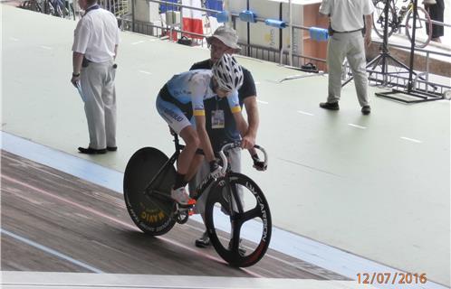 André Jouve sur la piste avant le départ.