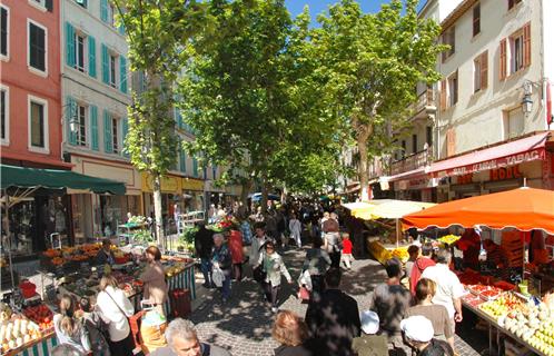 Le marché du cours Louis Blanc, centre-ville