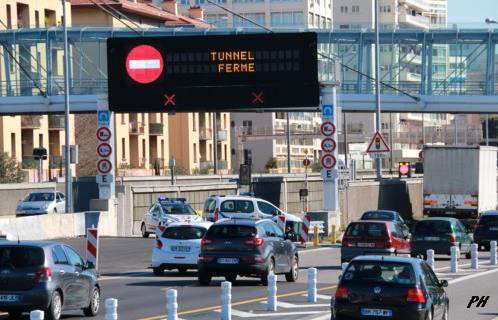 Itinéraires de déviation fléchés mis en place. + infos :  www.vinci-autoroutes.com