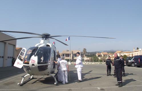 Ici au centre de secours, le SMUR 83 est venu chercher l'adolescent, en présence du chef de groupe Jean-Pierre Casanova.