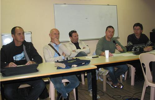 De gauche à droite : André Mercheyer, adjoint aux sports, André Tregret, secrétaire, Jean-Luc Galli, chargé des sponsors, Stéphane Rouschmeyer, trésorier, Thierry Leveau, président.