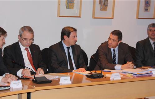Le député maire entouré par le préfet du Var et le procureur de la République.