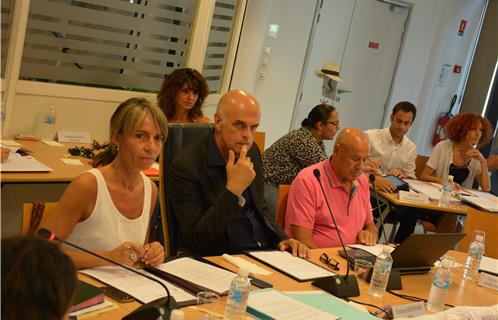 Patricia Aubert la première adjointe avec le maire de Sanary Ferdinand Bernhard et Jean Brondi, adjoint à l'aménagement et à la gestion du patrimoine.