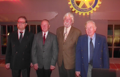 Jean-Michel Cousteau invité du Rotary de Sanary, entouré de Jean Turpin et Guy Eveillard, avec aussi François Chaintreuil.