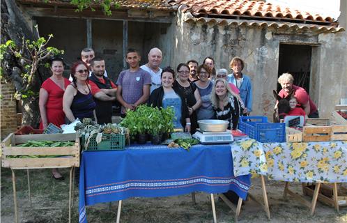 L'ensemble des producteurs et commerçants du jardin campagnard solidaire.