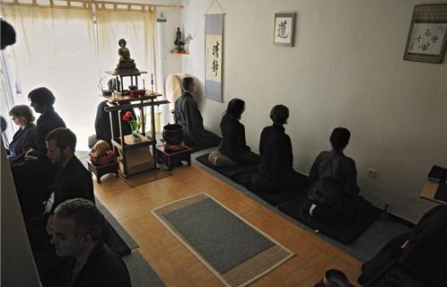 Séance de "zazen" au dojo zen de Six-Fours