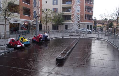 Le mini-karting vous attend déjà place Décugis et le carrousel place Jean-Jaurès.