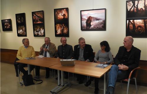 De gauche à droite, le président de la commission littérature de l’Académie Yves Stalloni, Jean Picano, le secrétaire général Gérard Garcia, le président de l’Académie Jacques Keriguy, l'élue déléguée aux archives Elyane Thibaux et le maire Ferdinand Bernhard.