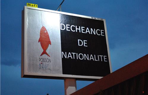 La déchéance de nationalité perçue comme un poisson d'avril par Michel-Ange Flori, le patron de l'entreprise locale d'affichage MACI.