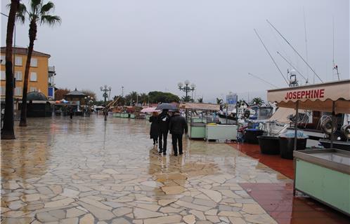 Bien triste spectacle sur le port de Sanary qui devait être le théâtre d'une foule d'animations!