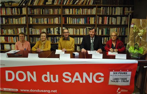 Le bureau de l'amicale des donneurs de sang de Six-Fours avec au centre le nouveau président, Bernard Lados.