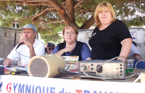 Chantal Valaige avec le comité organisateur.