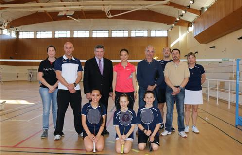 Au côté de Robert Bénéventi, la championne mondiale de badminton Pi Hong Yan