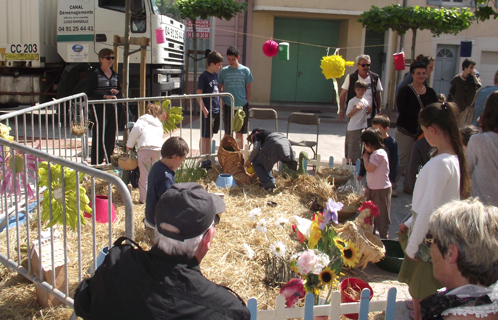 Le fabuleux jardin aux oeufs en chocolat mis en place place des Poilus.