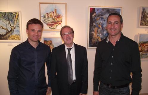 Le président du Haricot magique Paul Ben Haïm entouré d'une partie de son bureau avec Maxime Mayot et Fabrice Rallo.