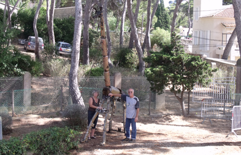 Renée et André Andréani avec Jules la girafe.