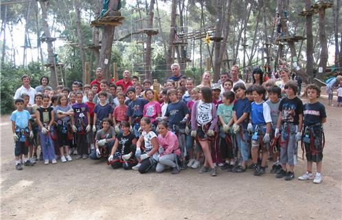 Une bonne centaine d'enfants avec leurs éducateurs et les intervenants du Coudou Parc
