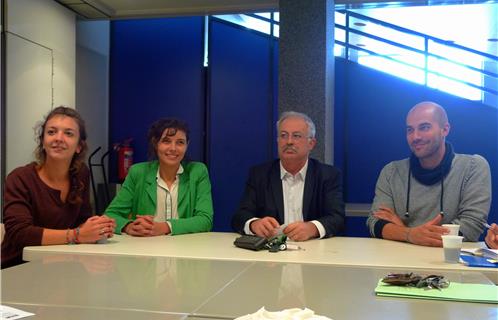 Marc Vuillemot, maire de la Seyne entouré de Clémentine Paluszezak, Samia Benguetaïb et Guillaume Durin de l'odyssée des alternatives