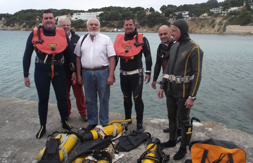 Daniel Aslter, Michel Bourhis avec les quatre plongeurs-collectionneurs.