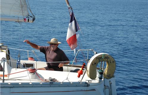 Claude Dussel, le véteran: à presque 80 ans, à bord de son "Petit Lara", il a réussi sa traversée en solitaire