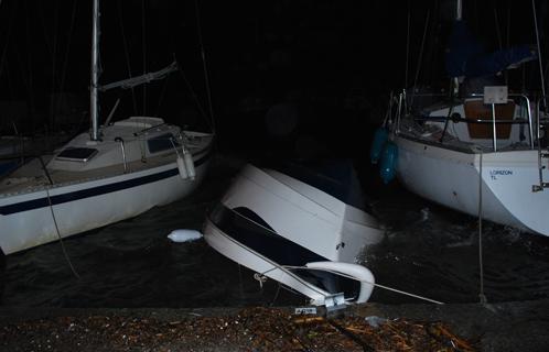 Un voilier s'est retourné sur le port du Brusc.