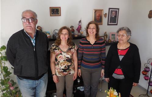 Taghreed dans son appartement à Six-Fours-les-plages avec sa famille.