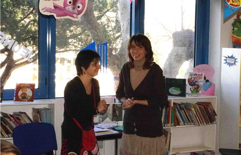 A gauche, Delphine bénévole et organisatrice de cette rencontre, à droite Virginie Langlois auteur invitée