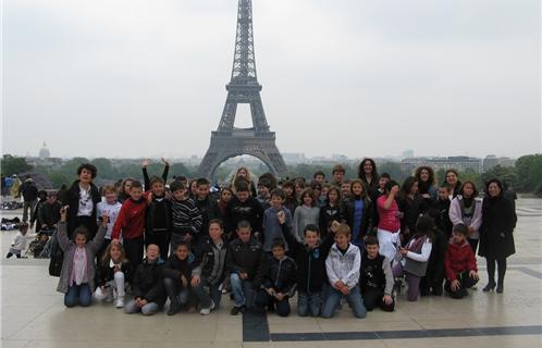 Première pause et première pose devant l'incontournable Tour Eiffel
