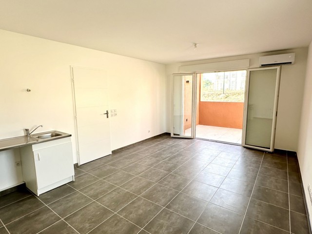 Vente  Appartement T2  de 43 m² à Sanary 249 000 euros Réf: SFN-1434196
