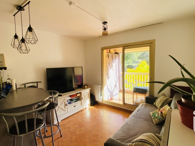 Vente  Appartement T2  de 32 m² à Six-Fours 170 000 euros Réf: SFN-1465335