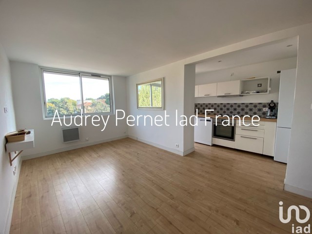 Vente  Appartement T3  de 52 m² à La Seyne 178 000 euros Réf: SFN-1447753
