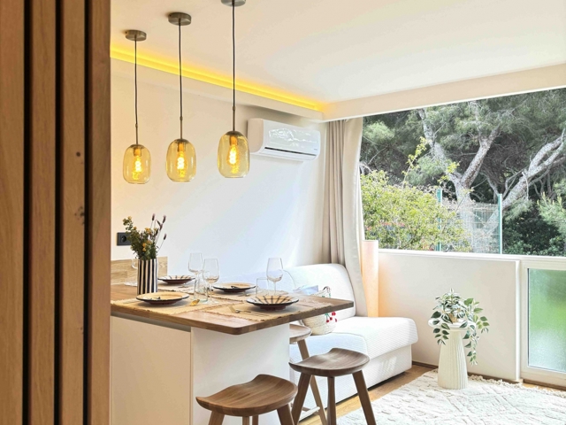 Vente  Appartement T2  de 32 m² à Six-Fours 350 000 euros Réf: SFN-1823938