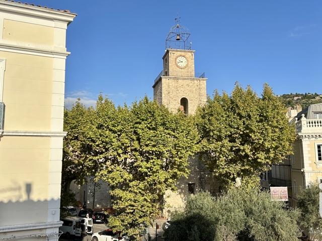 Vente  Appartement T2  de 37 m² à Ollioules 133 000 euros Réf: SFN-1857594