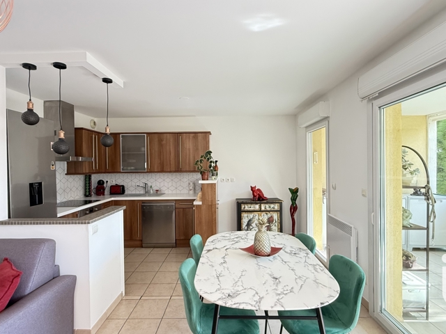 Vente  Appartement T3  de 62 m² à Six-Fours 355 000 euros Réf: SFN-1850832