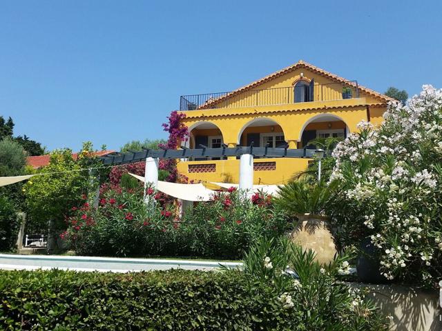 Vente  Maison de 250 m² à Bandol 2 245 000 euros Réf: SFN-1889923