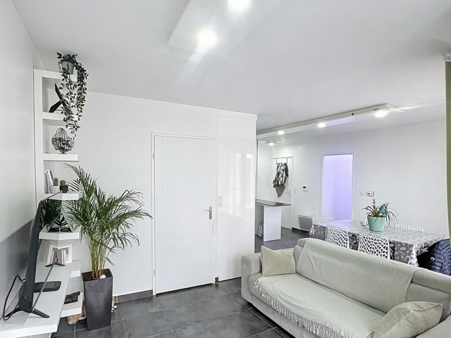 Vente  Appartement T2  de 52 m² à La Seyne 205 000 euros Réf: SFN-1678055