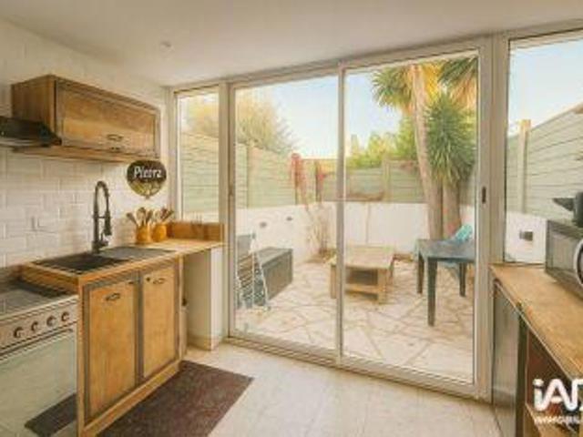 Vente  Appartement T3  de 40 m² à Sanary 246 100 euros Réf: SFN-1953904