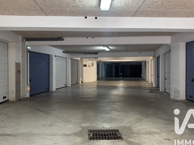 Vente  Garage de 26 m² à Sanary 35 000 euros Réf: SFN-1974851