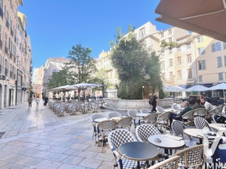 Vente  Appartement T2  de 50 m² à Toulon 117 000 euros