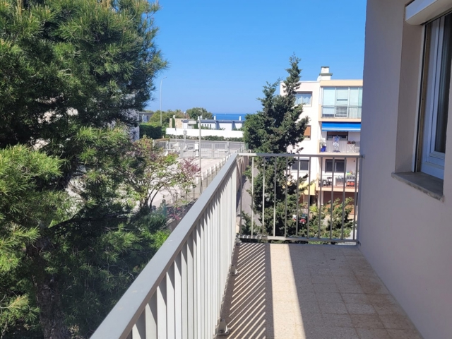 Vente  Appartement T2  de 32 m² à Six-Fours 170 000 euros Réf: SFN-2001571