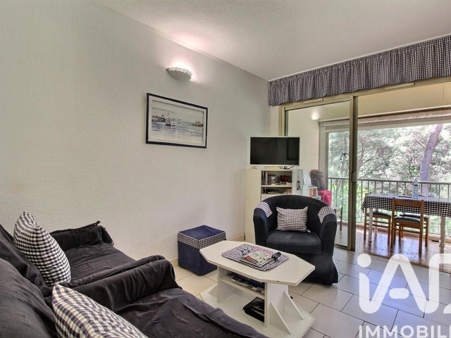 Vente  Appartement T2  de 27 m² à Sanary 178 000 euros Réf: SFN-2021110